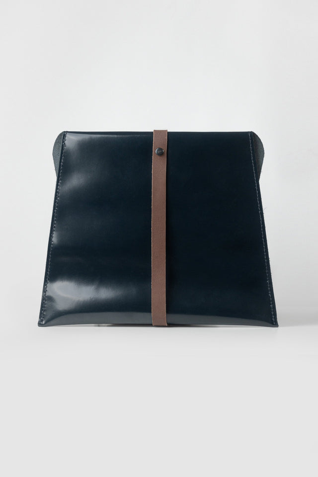 tacrai_black_patent_leather_clutch_bag_back