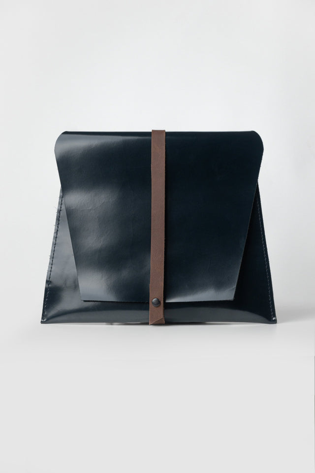 black_patent_leather_clutch_bag_front